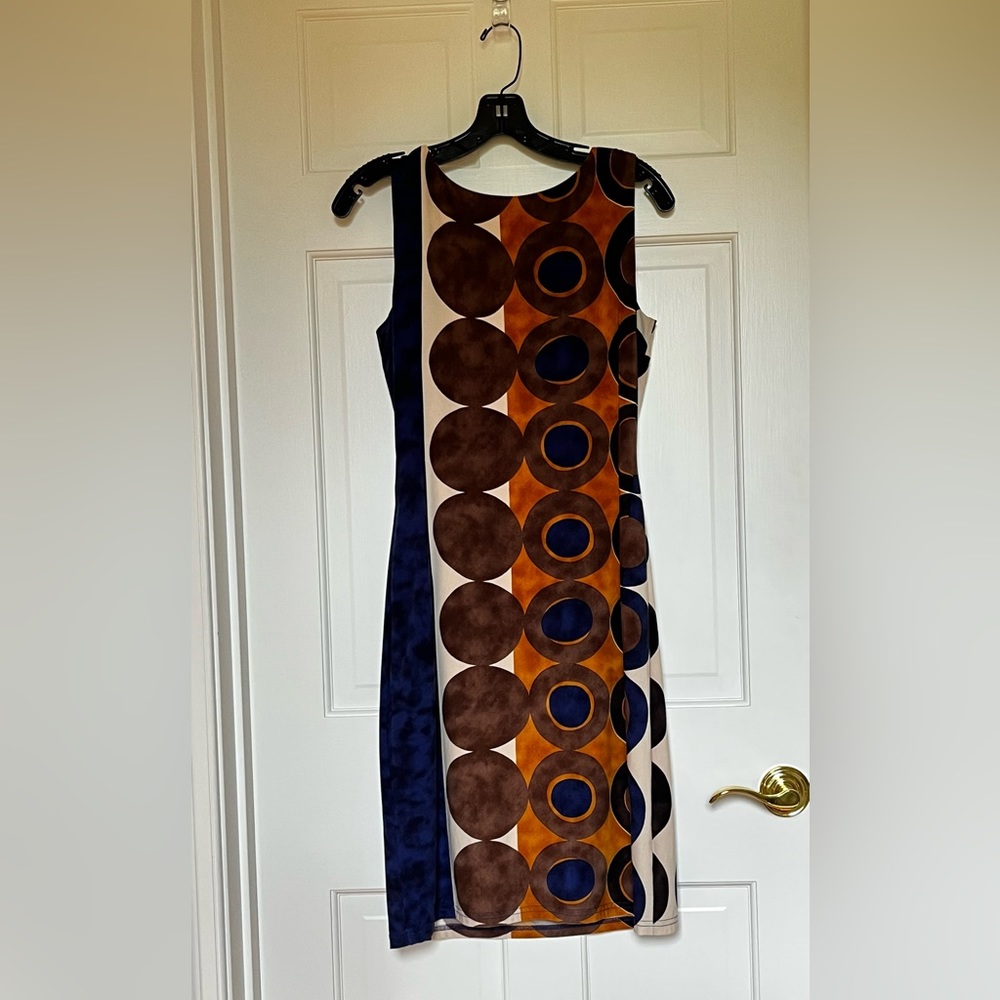 Joseph Ribkoff size 10 stretch sleeveless lined dress. Runs a bit small.
